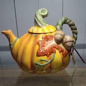 Autumn Pumpkin Teapot with Leaf Design